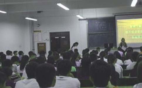 客戶經(jīng)理競(jìng)聘演講稿