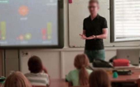 嚴(yán)謹(jǐn)老師的趣味一課作文(精選106篇)